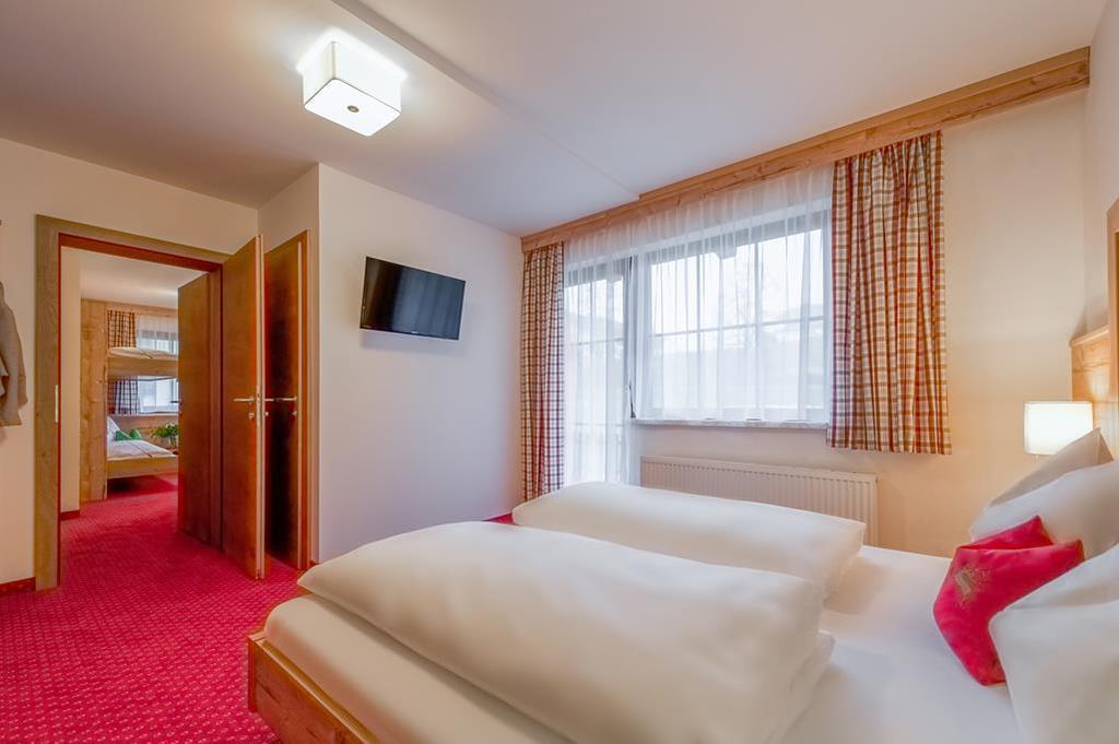 Pension Haus Am Dorfplatz ฟลาคเฮา ภายนอก รูปภาพ