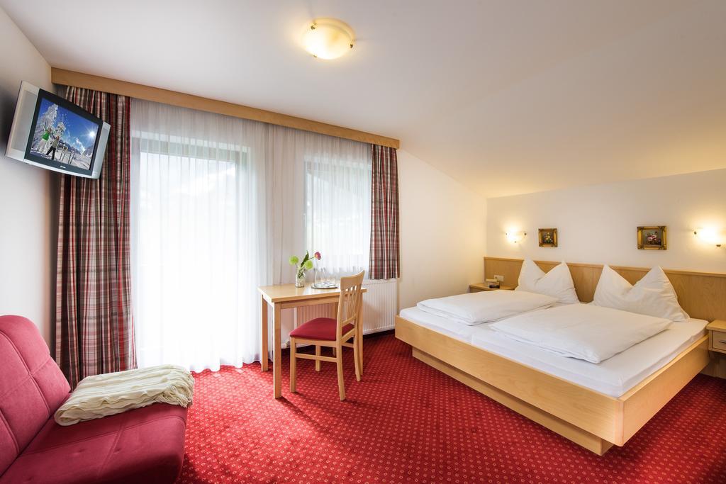 Pension Haus Am Dorfplatz ฟลาคเฮา ภายนอก รูปภาพ
