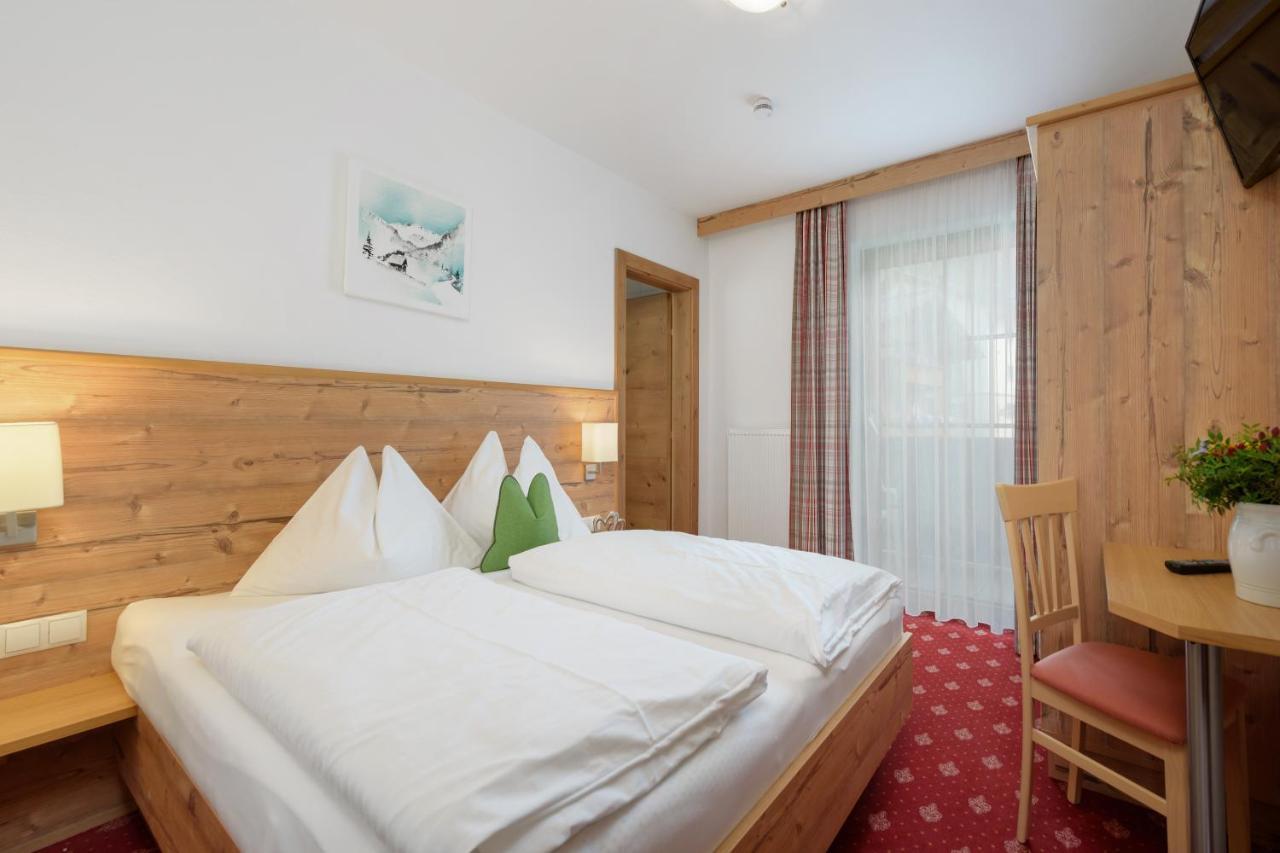 Pension Haus Am Dorfplatz ฟลาคเฮา ภายนอก รูปภาพ