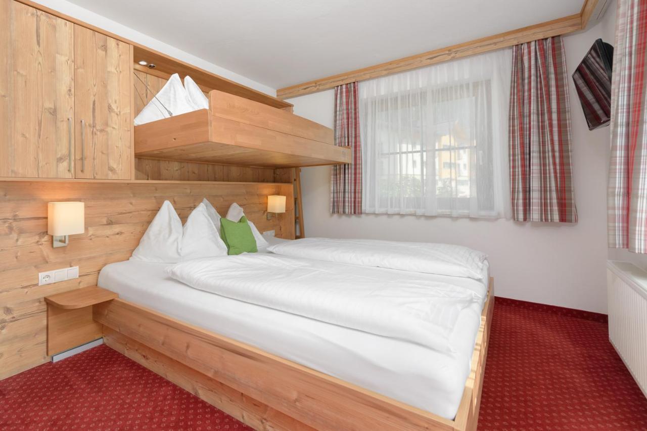 Pension Haus Am Dorfplatz ฟลาคเฮา ภายนอก รูปภาพ